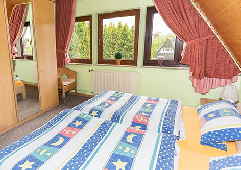 Schlafzimmer mit Doppelbett